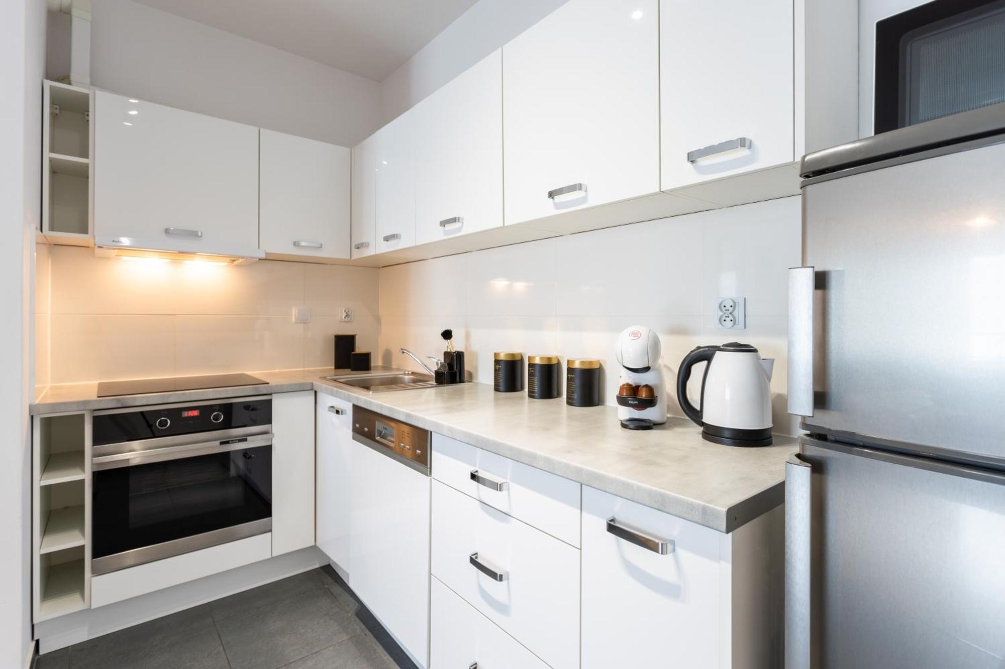 Urban Chic - Pereca - Rondo Onz - Luxury Warsaw Stays - 14 People Buitenkant foto
