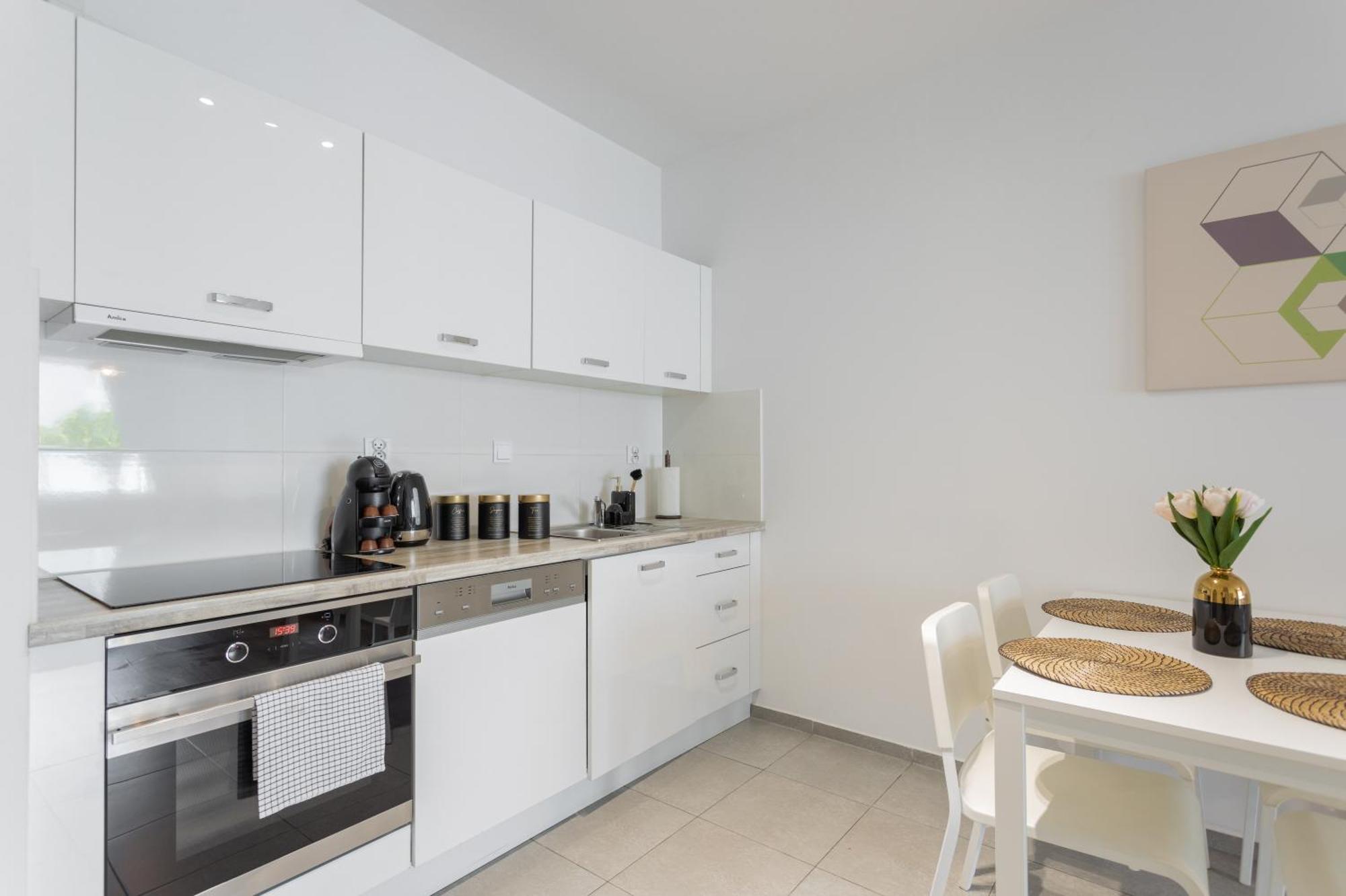 Urban Chic - Pereca - Rondo Onz - Luxury Warsaw Stays - 14 People Buitenkant foto